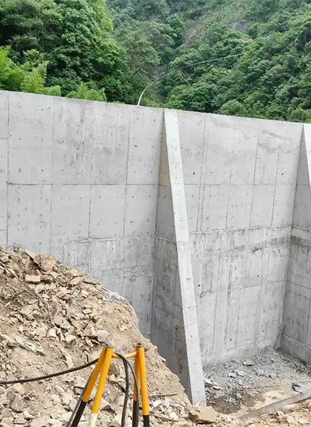 济宁兖州重力式挡土墙